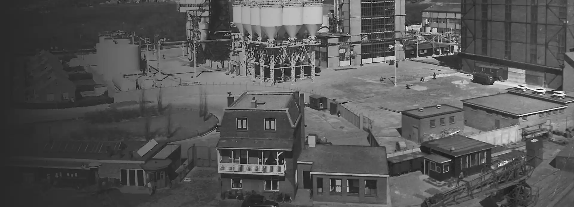 Historic black-and-white photograph of an early Ketjen facility in Amsterdam
