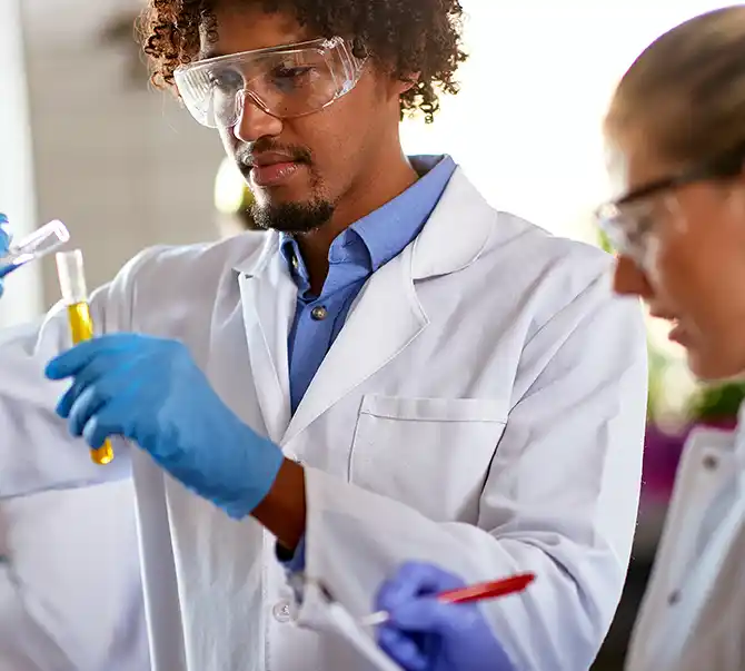 college chemistry students working collaboratively in a laboratory